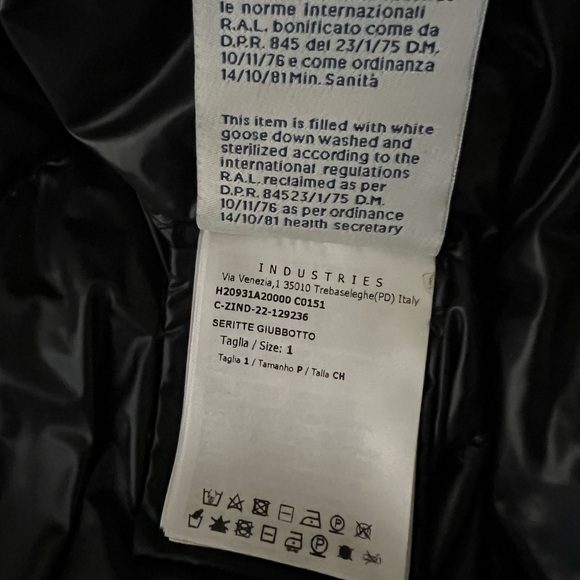 Moncler Seritte Black Short Down Jacket - Picture 5 of 11